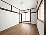 室内：2階洋室、2面採光で日当たり良好