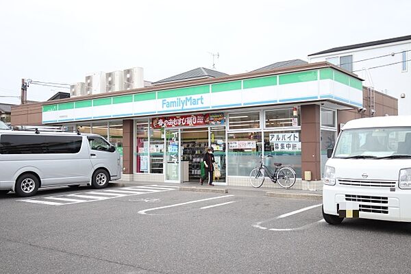 画像6:ファミリーマート　名東猪高台店