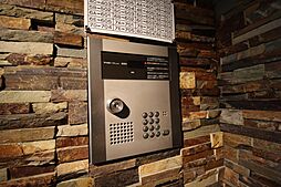 8 / 22