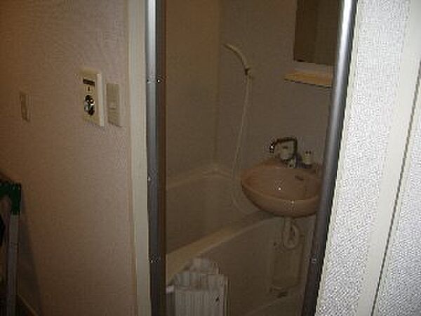 画像6:クリーニング済みで綺麗な浴室！
