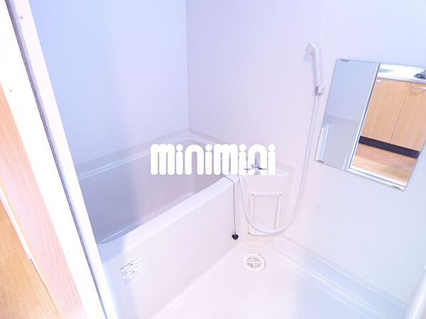 画像5:鏡がついて便利なお風呂です。