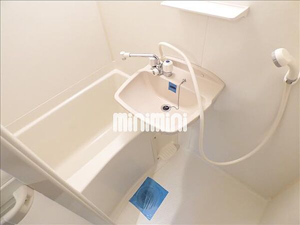 画像6:洗面付きバスルーム
