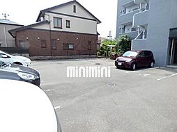 敷地内に駐車場有便利です。