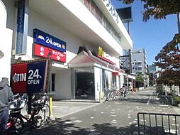 飲食店「マクドナルドまで270m」