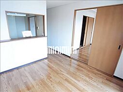 エメラルド・ノービレI 303 3階3DKのリビング/ダイニング