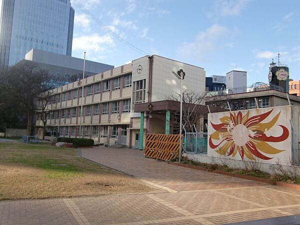 画像22:小学校「市立東桜小学校まで220m」