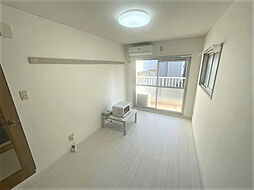 明・楽・春岡 3階ワンルームのリビング/ダイニング