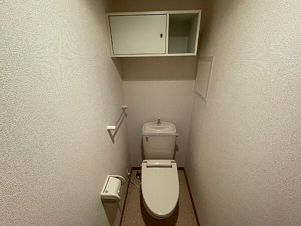 画像8:収納付きのトイレ