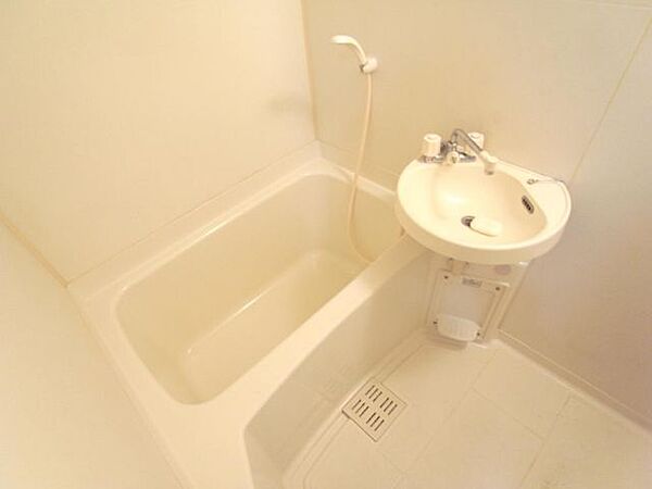 画像13:清潔感あるバスルームです。