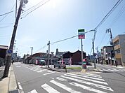 コンビニ「ファミリーマートまで690m」