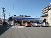 コンビニ「ローソンまで210m」
