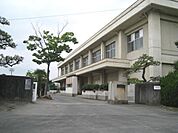 中学校「市立大里中学校まで2400m」