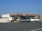 コンビニ「セブンイレブンまで1800m」