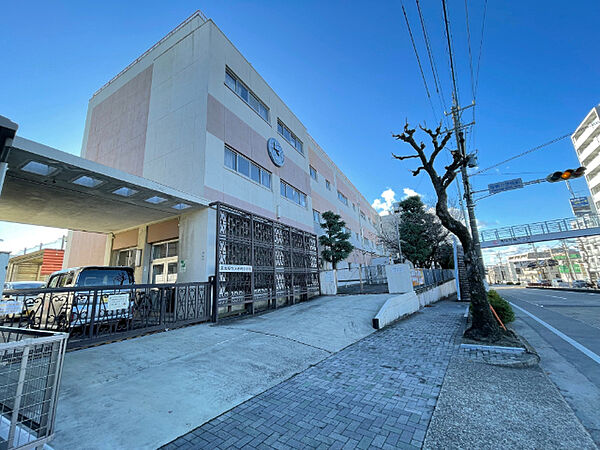 画像25:小学校「名古屋市立呼続小学校まで828m」