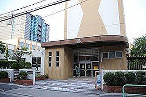 小学校「名古屋市立老松小学校まで428m」