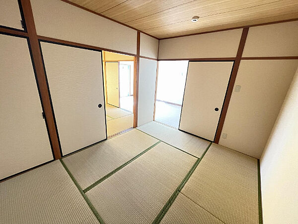 その他画像：綺麗な畳の和室です