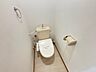 トイレ：温水洗浄便座付きのトイレです