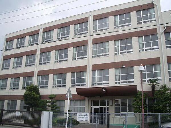 画像23:小学校「名古屋市立表山小学校まで326m」
