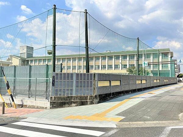 画像23:小学校「名古屋市立白鳥小学校まで965m」