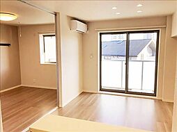 レクシュールＪＩＮＧＵ 3階1LDKのリビング/ダイニング