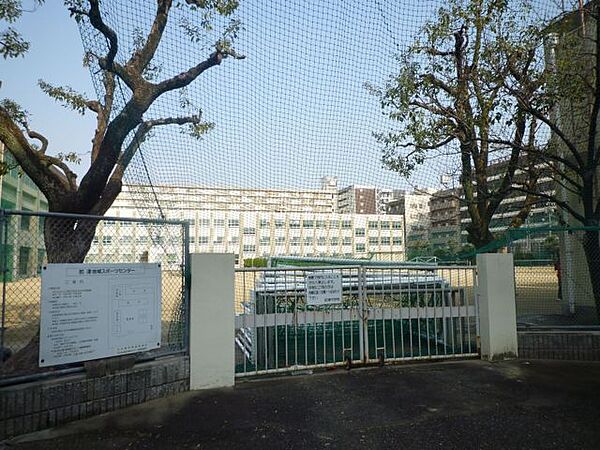 画像19:中学校「前津中学校まで1100m」