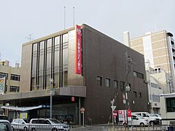 銀行「三菱ＵＦＪ銀行まで580m」