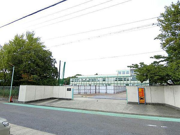 画像12:小学校「名古屋市立上社小学校まで638m」