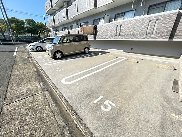 画像18:敷地内駐車場です