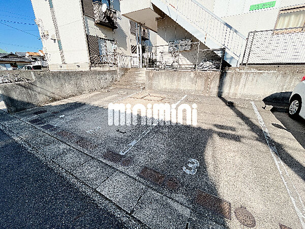 画像14:駐車場