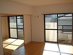 グランドハイツ原Ａ棟 1階4LDKのリビング/ダイニング