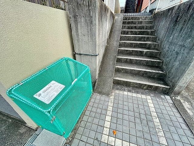 4 / 13