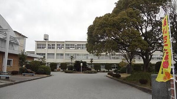 画像22:高校「県立木曽川高等学校まで760m」