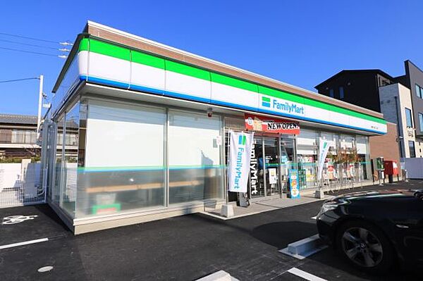 画像23:コンビニ「ファミリーマートまで120m」