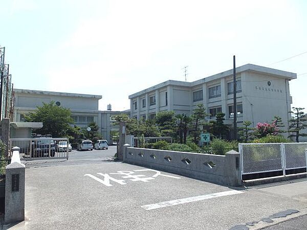 画像21:中学校「津島市立神守中学校まで2244m」