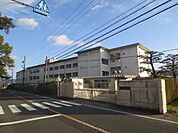 中学校「豊川市立一宮中学校まで703m」
