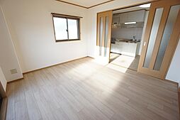 フラットゆい 1階1DKのリビング/ダイニング