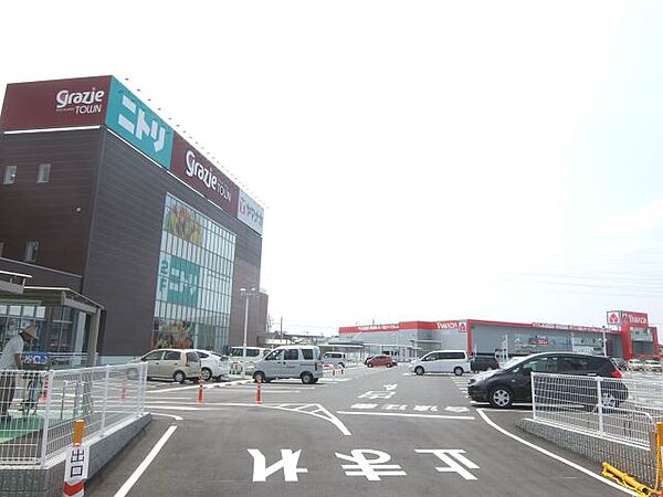 画像17:スーパー「ヤマナカまで880m」