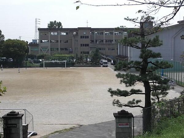 画像24:中学校「犬山市立犬山中学校まで1978m」