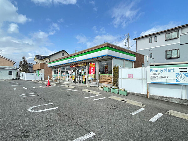 画像19:コンビニ「ファミリーマート小牧北外山店まで801m」