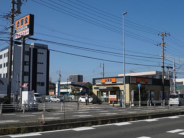 飲食店「吉野家まで460m」