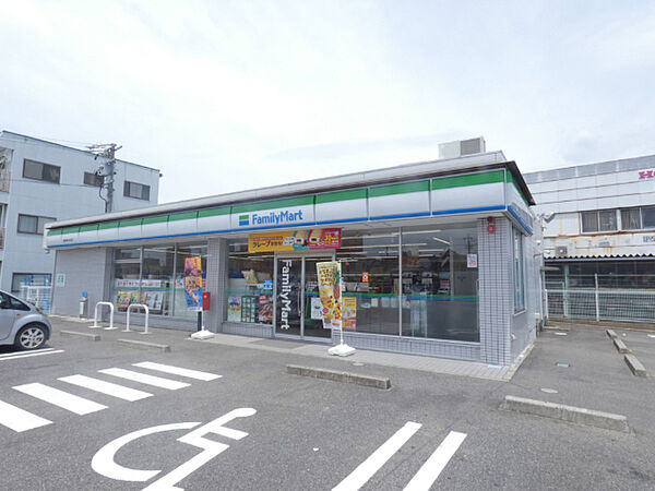 画像4:コンビニ「ファミリーマート新岩倉中本町店まで253m」