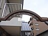 エントランス：こちらの表札が目印。