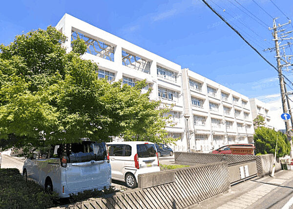 画像24:中学校「静岡市立安東中学校まで643m」