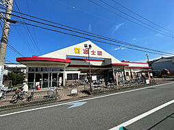 スーパー「富士屋中田店まで587m」