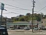 周辺：コンビニ「ファミリーマートまで520m」