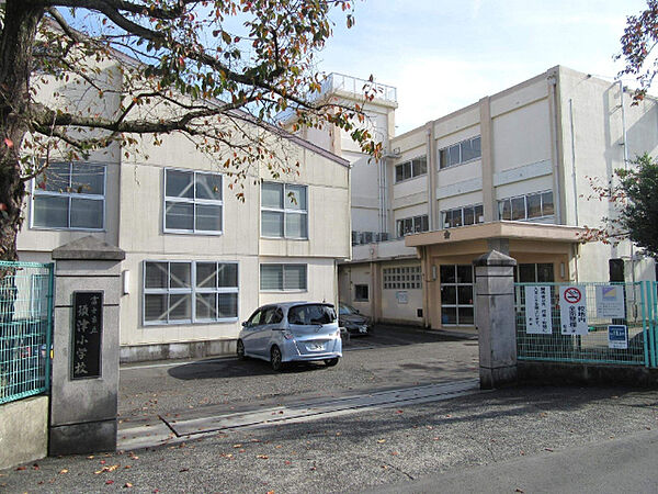 画像20:小学校「富士市立須津小学校まで852m」