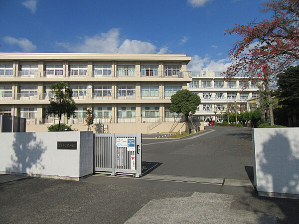 画像25:小学校「富士市立丘小学校まで708m」