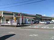 スーパー「ポテト松野店まで653m」