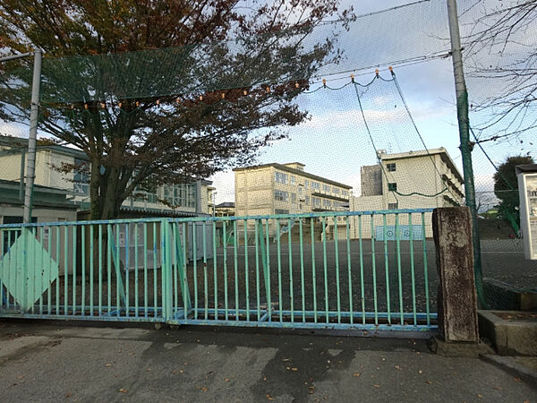 画像15:小学校「富士宮市立富丘小学校まで1573m」
