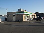 コンビニ「ファミリーマートまで420m」